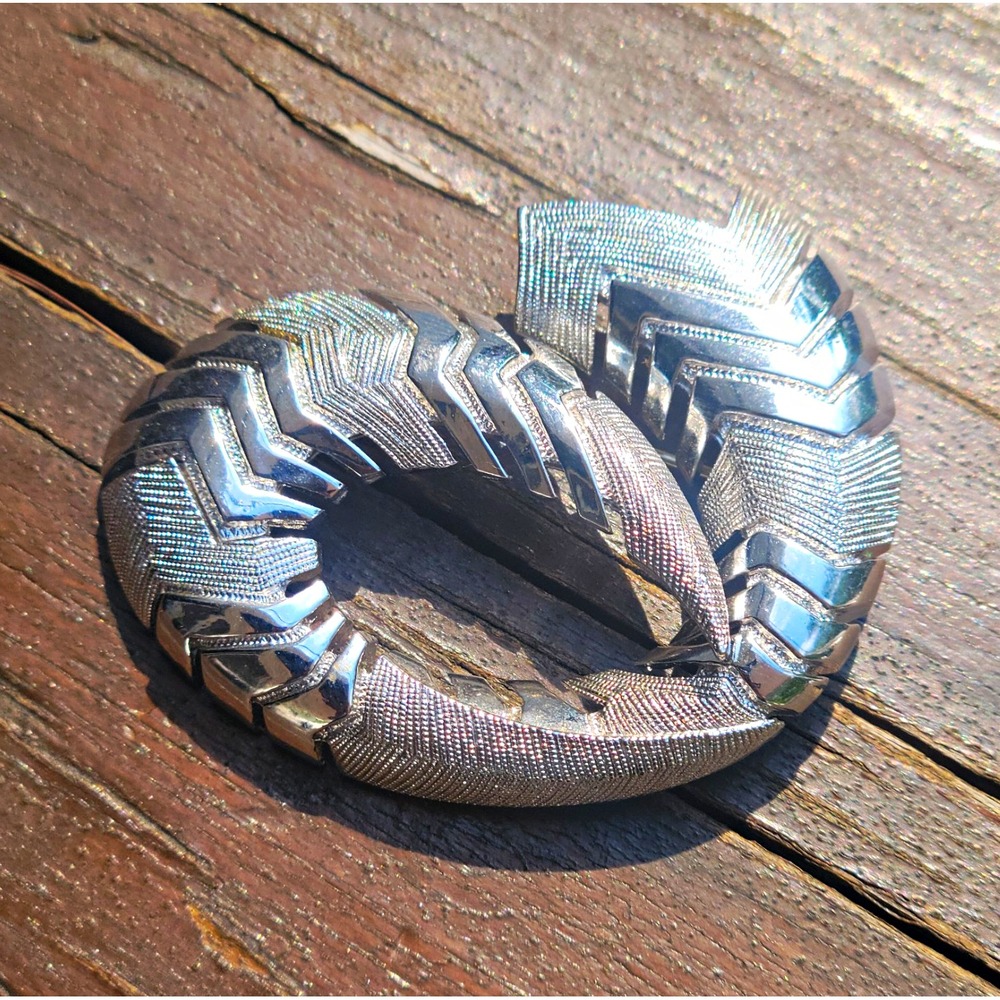 Monet Signed Vintage Silver Tone Chevron Swirl Circle Textured Brooch Pin